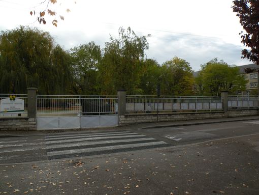  le lycée Marie de Champagne dans un cadre verdoyant